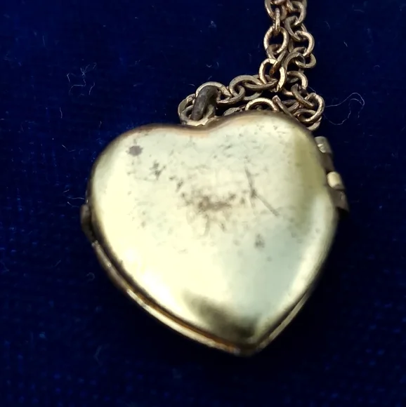 Vintage Gold Toned Heart Shaped Locket, Red Jewel Accent - Picture 6 of 7